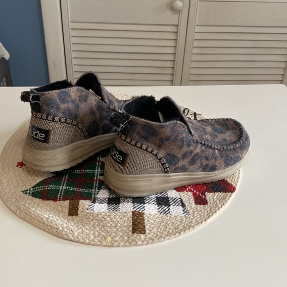 Hey Dude Leopard print women’s size 5 - Picture 5 of 7